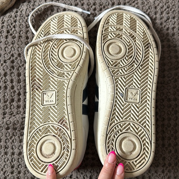 Men’s Veja Sneakers - Picture 2 of 4